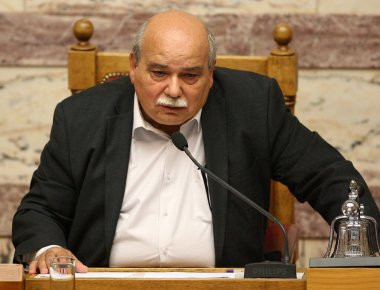 Ν.Βούτσης: «Ήλιος με δόντια» η έξοδος από τα μνημόνια
